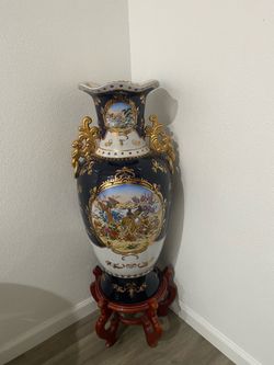 Large Antique Porcelain Oriental Floor vase With Wooden Stand