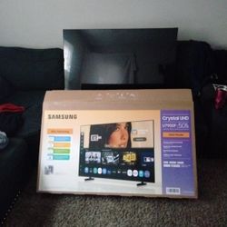 Samsung Crystal UHD  U7900F 50 inch TV 2025