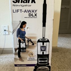 Shark Navigator Lift Away Deluxe Vacuum Cleaner