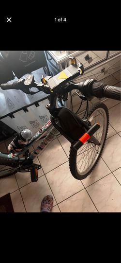 Mountain bike with phone mount