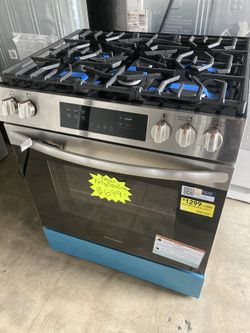 New Open Box Frigidaire Gas Stove