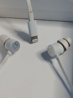 Ur beats3 headphones wire. Used $45 cash