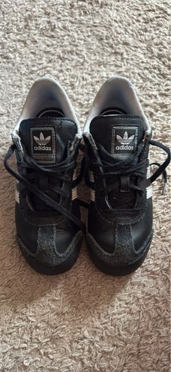 Adidas, shoe kids, size 2 black and white color shoes