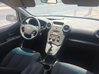 2009 KIA Rondo