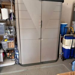 Large Rubbermaid Storage Shed - Excellent Condition! 