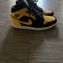 Jordan 1 Mid 
