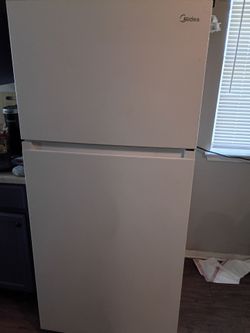 Midea refrigerator 6months old