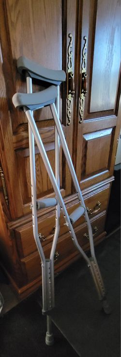 CRUTCHES***USED LIGHTLY