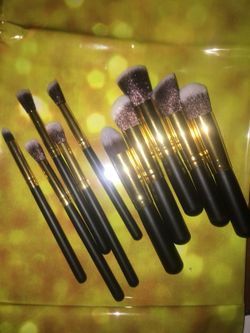 Makeup brushes