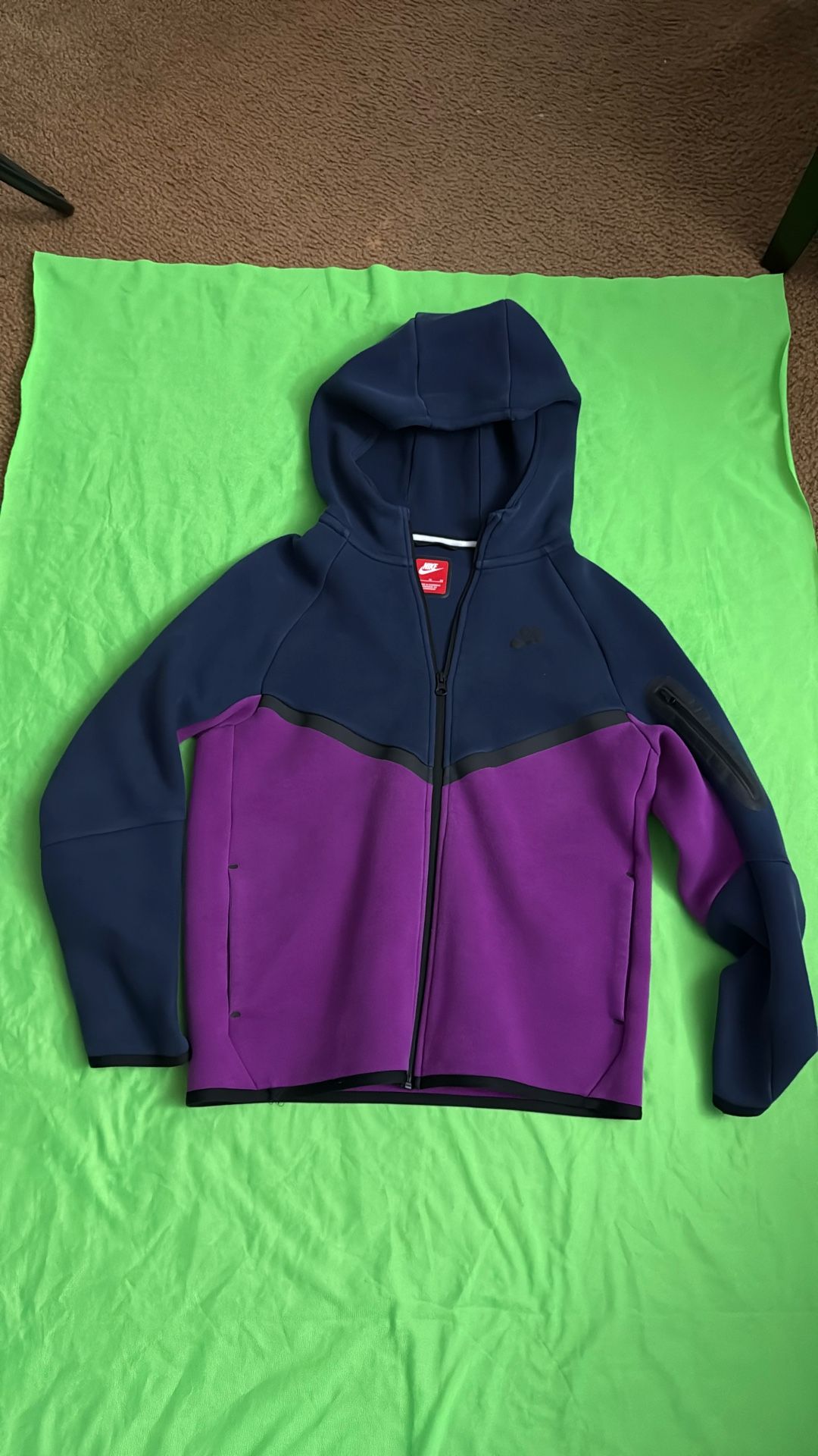 Purple And Navy Blue Nike Tech, Boys Size Xl Local Pick Up Only 