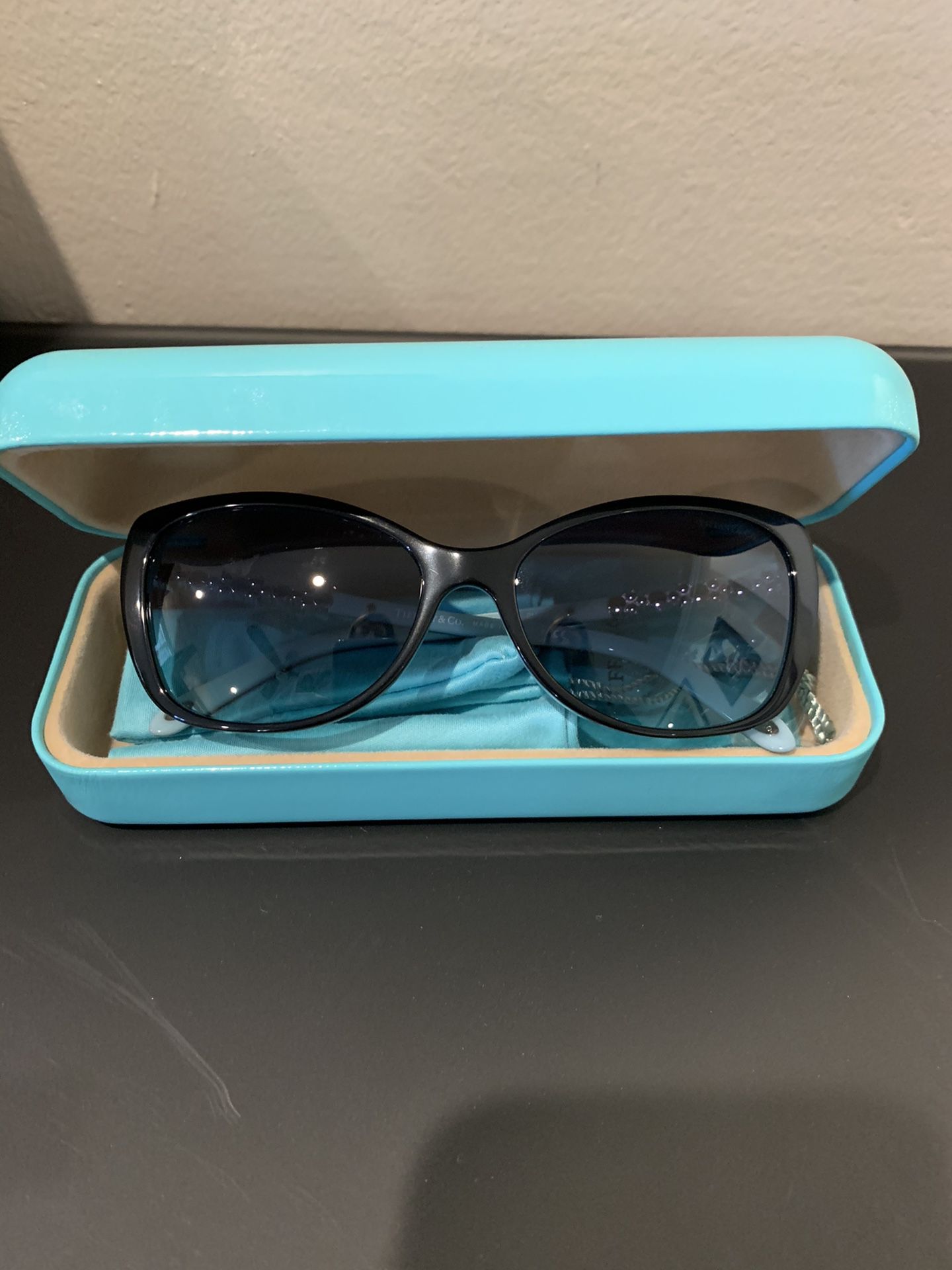 Authentic Tiffany sunglasses model for 105HB