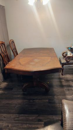 Free dining table