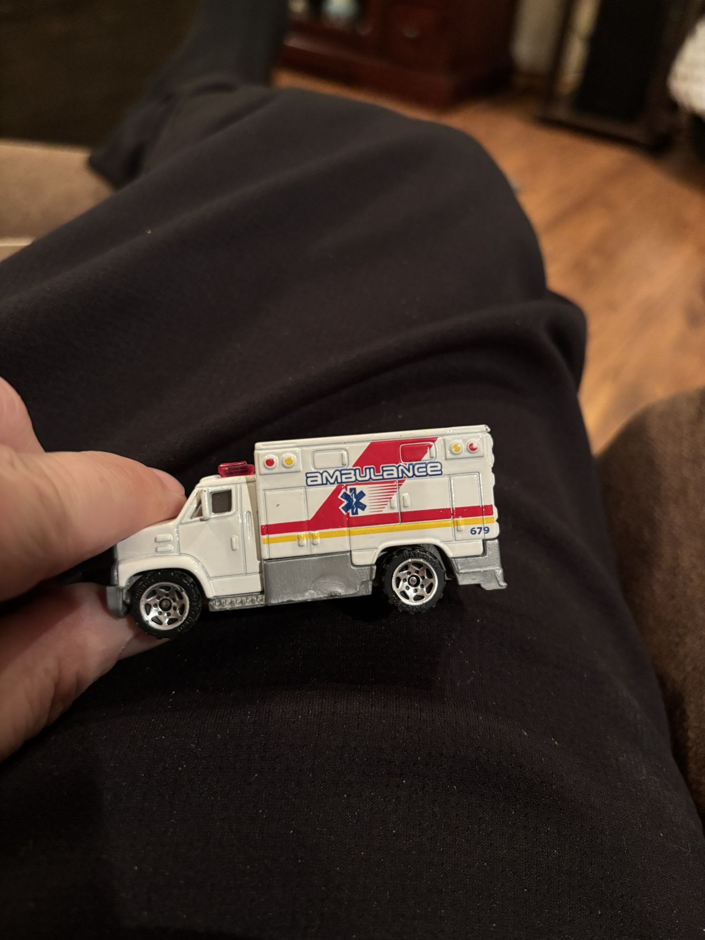 Vintage 2005 Matchbox Ambulance Rare Original Old Car EMS Medical Doctor