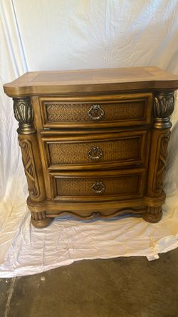 5 Pieces Wood Bedroom Set 250.00