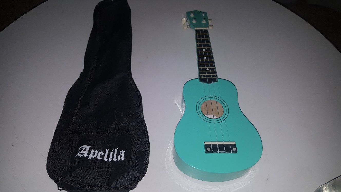 Apelila 21 inch Acoustic Ukulele
