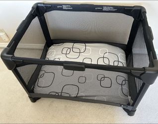 4 Moms Breeze: Pack N’ Play and New Sheets