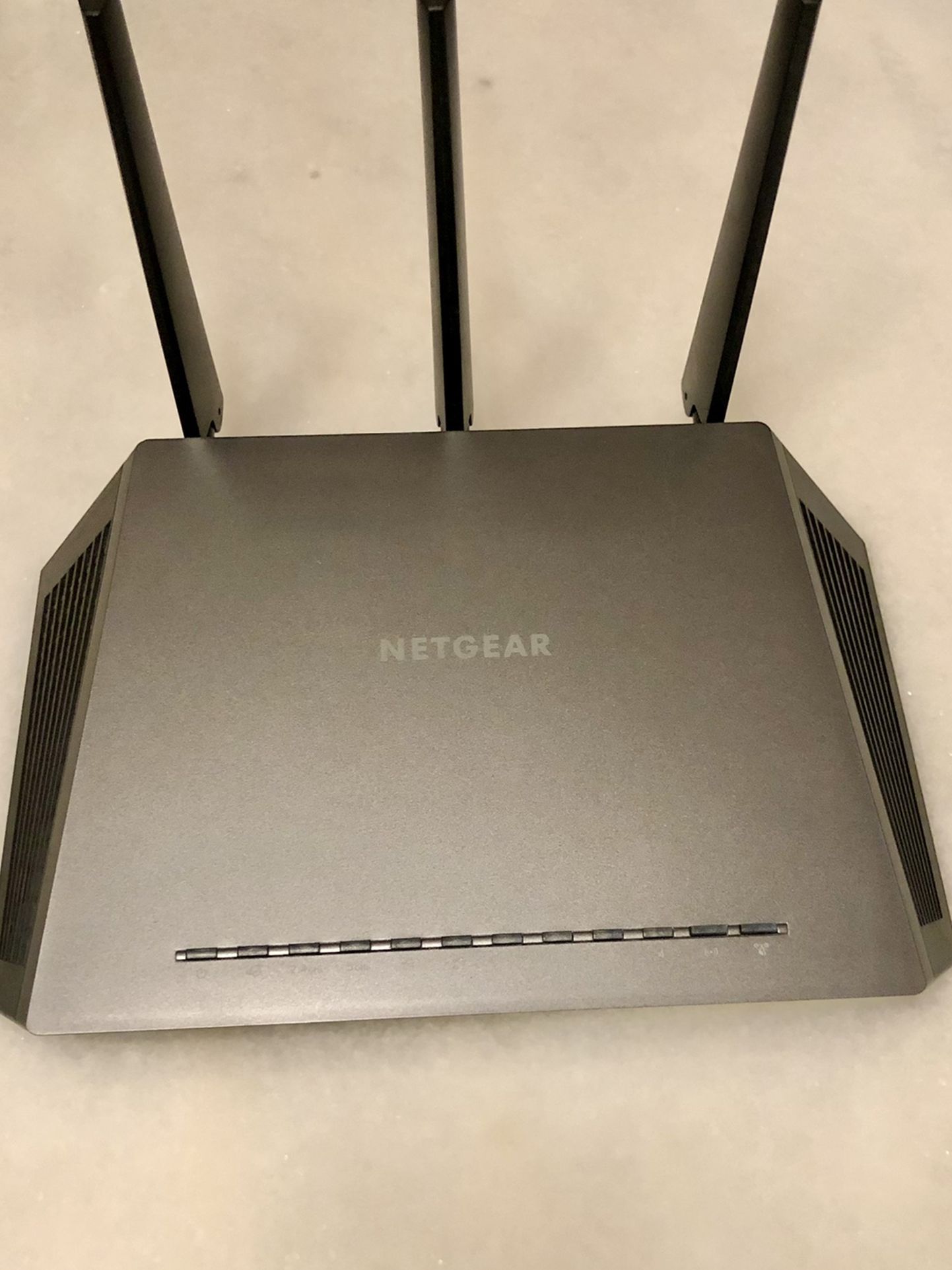 Netgear Nighthawk AC1900 Dual-Band WiFi 5 Router