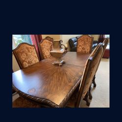 Beautiful 6 Person Cherry Wood Dining Table (Real Wood)