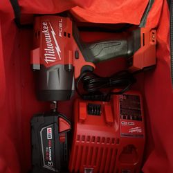 Milwaukee M18 FUEL 18V Lithium-Ion Brushless Cordless 1/2 in. Impact Wrench w/Friction Ring Kit w/One 5.0 Ah Battery and Bag