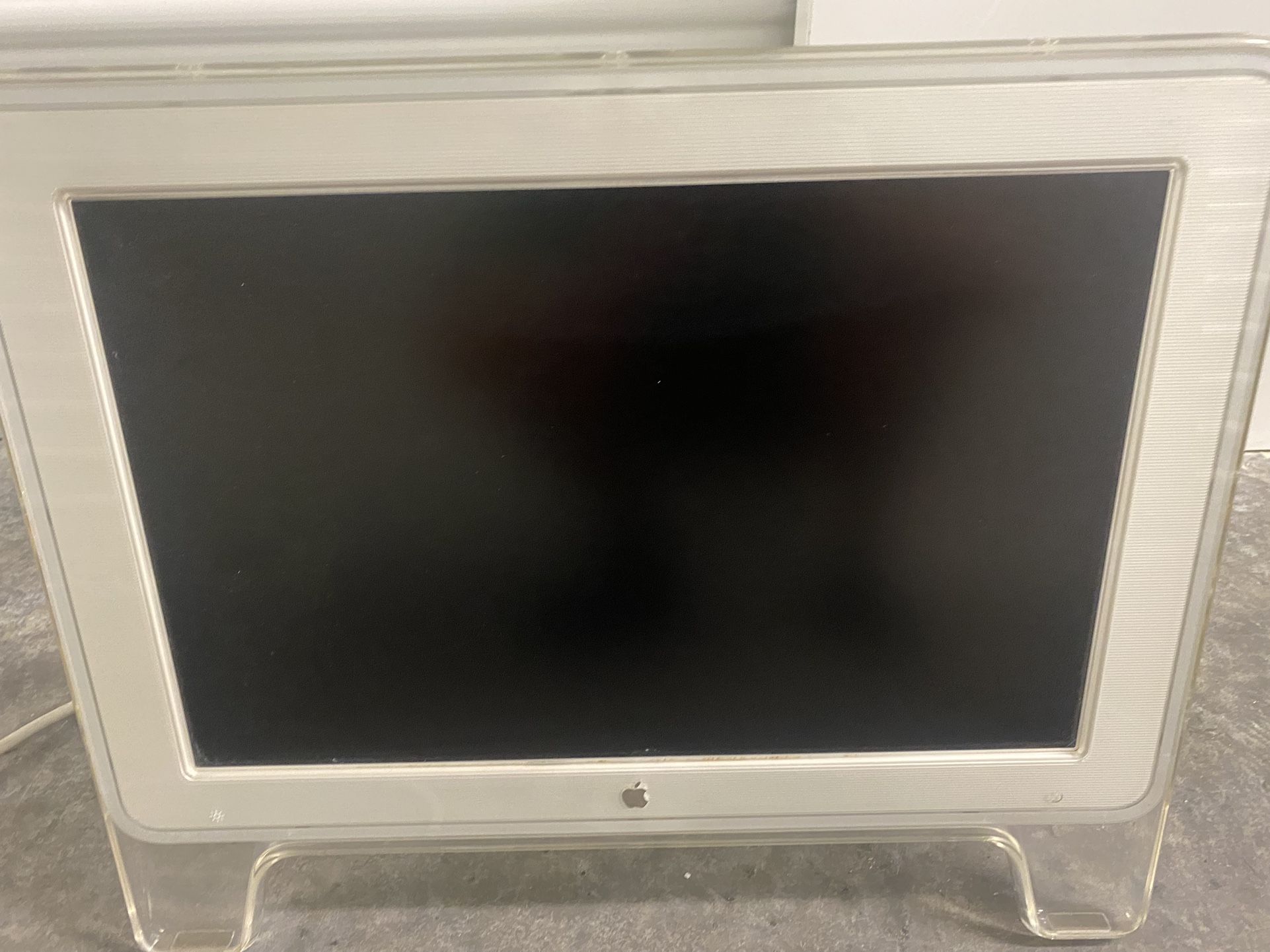 Apple 20" Cinema Display - M8893ZM/A - A1038 LCD /ADC / G4 G5 Power Mac Untested Lights up only power button yellow Selling as is