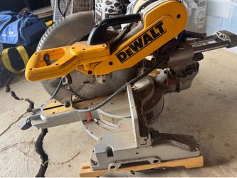 Deawalt saw