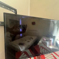 Small Roku Tv For Sale (MOVING MUST GO)