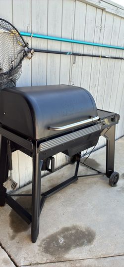 TRAEGER Wood Pellet Grill and Smoker - Large Outdoor BBQ Grill ( original price $1100)