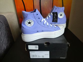 Converse
Converse KIDS Platform High Top Sneakers - Periwinkle Blue SIZE 4