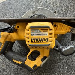 DEWALT FLEXVOLT 60V MAX* Circular Saw, 7 1/4-Inch, Brushless, Tool Only (DCS575)