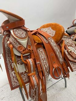 Montura charra bordada