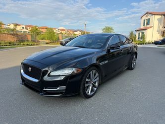 2017 Jaguar XJ R-Sport – Supercharged V6 – No Accidents – 32 Service Records