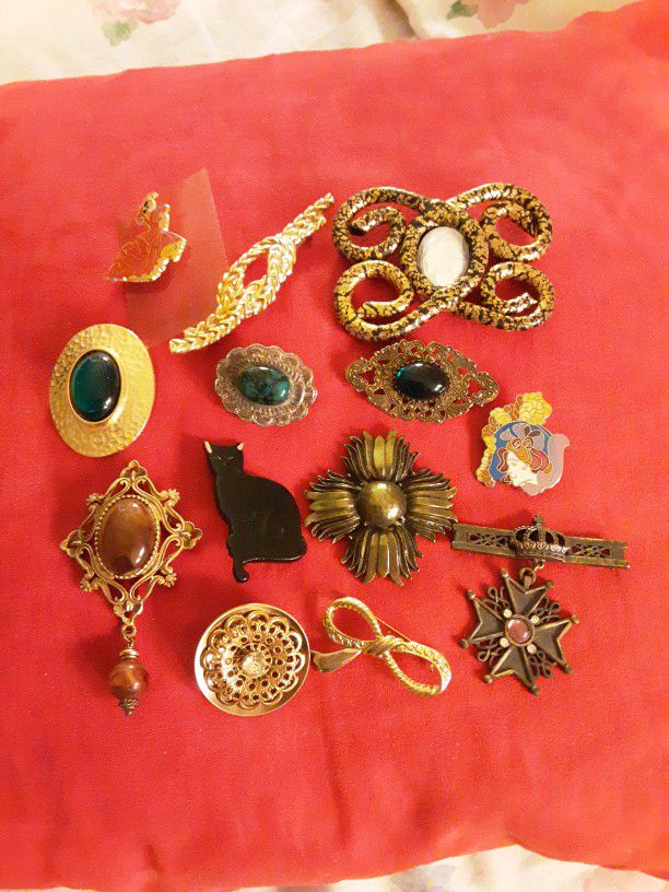 13 Vintage Pins/ Brooches 