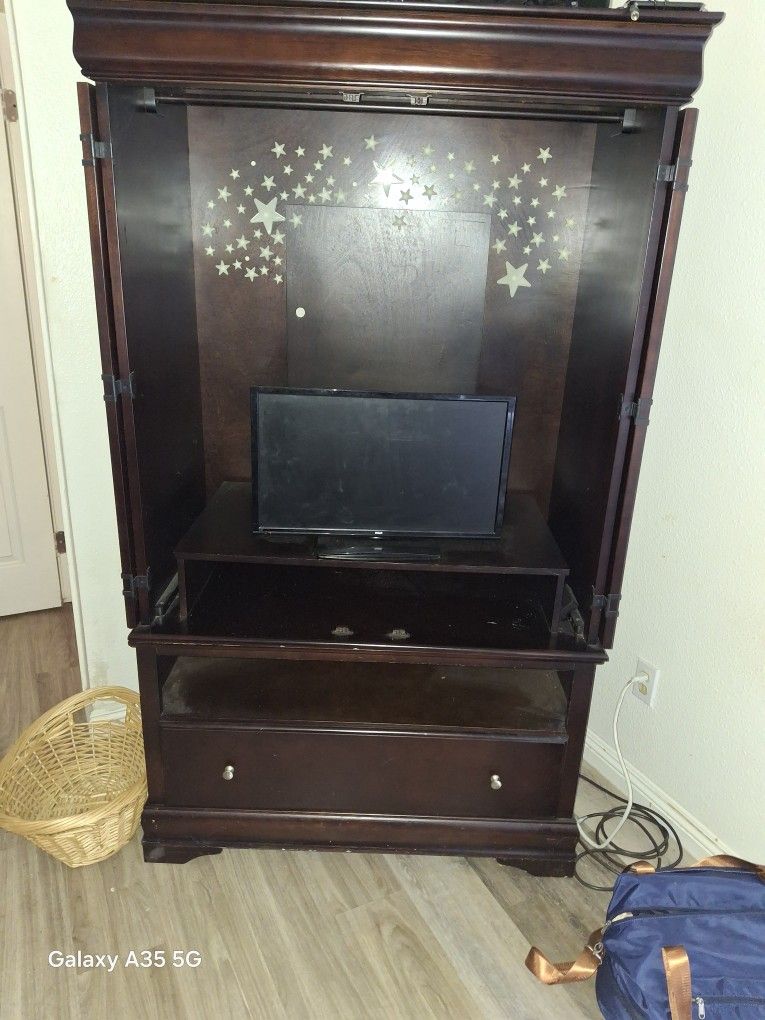 Armoire With Drawer 32 Lcd TV Incuded
