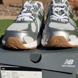 New Balance / Unisex Size 7 men Size 8.5 woman 