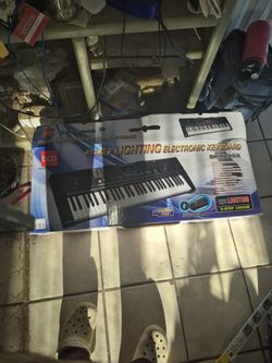 Brand New Electronic Keyboard 