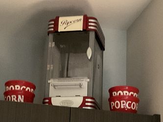 Old-fashioned nostalgic popcorn maker with ceramic bowls only $30.