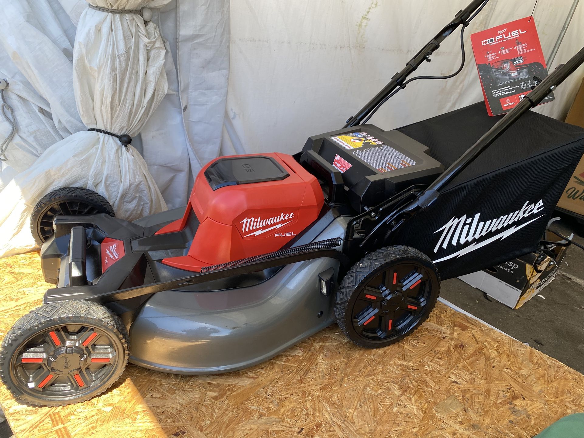 Milwaukee M18 FUEL Brushless Cordless 21 in. Walk Behind Dual Battery Self-Propelled Mower (Tool-Only)