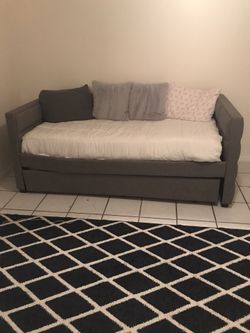 Bedframe twin size trundle