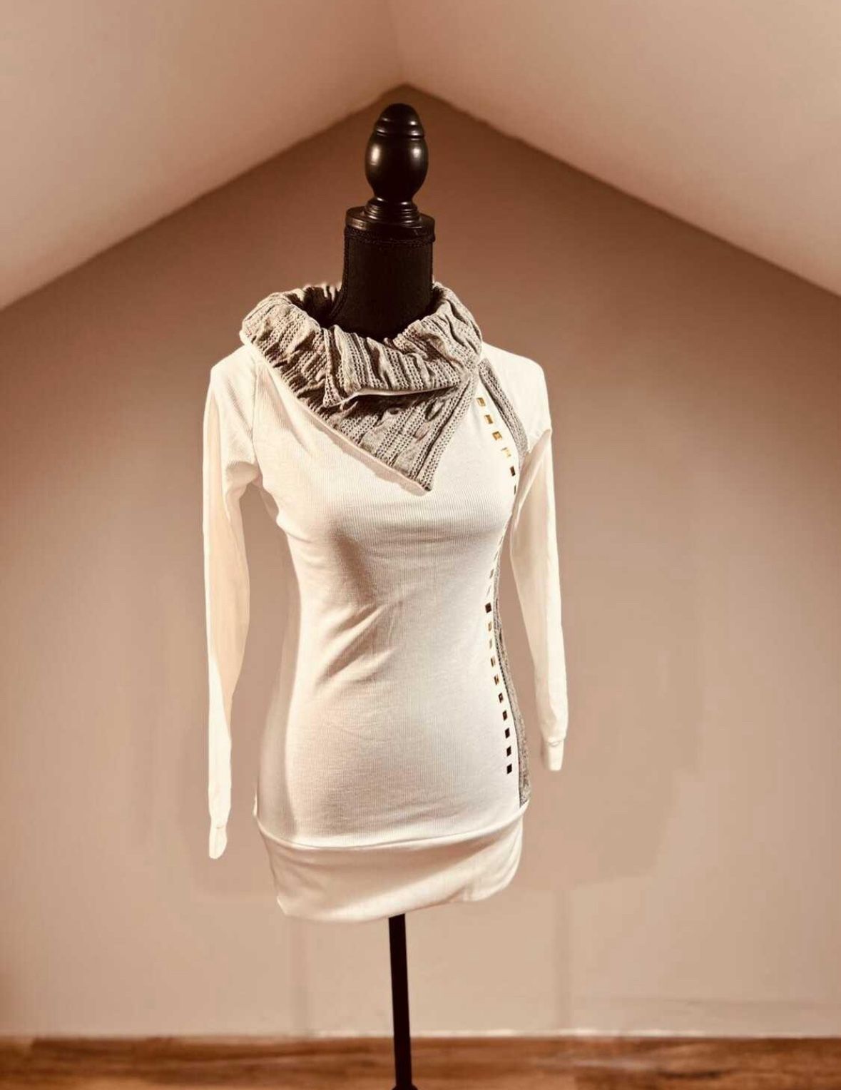 New Small White Gray and Gold Jewel Sweater