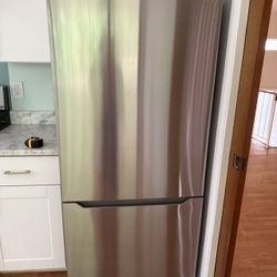 Great Condition Fridge (moving sell)