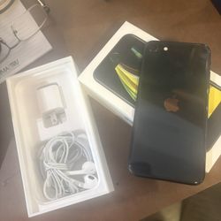 iPhone SE 128GB Mint Condition 