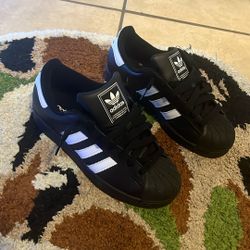  Adidas Superstar Black/White – Size 8.5 (Clean)