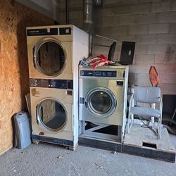 Dexter Double Stack Dryer & Dexter Maxi Load Thoroughbred 600