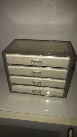 Jewelry box