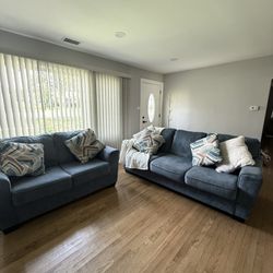 Living Room Set – Sofa & Loveseat, Excellent Condition