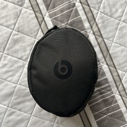 Beats Solo 3 w/ Case
