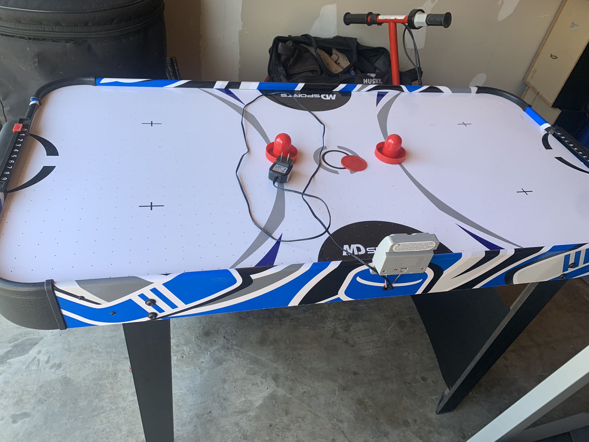 Air hockey table Game nice 48x30x24”