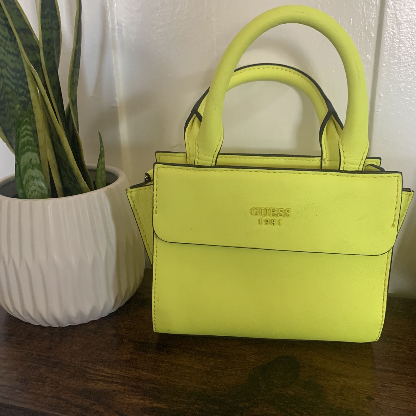 Mini Guess Purse for Sale in Los Angeles, CA - OfferUp