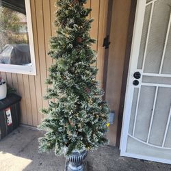 Christmas tree 6.5 ft