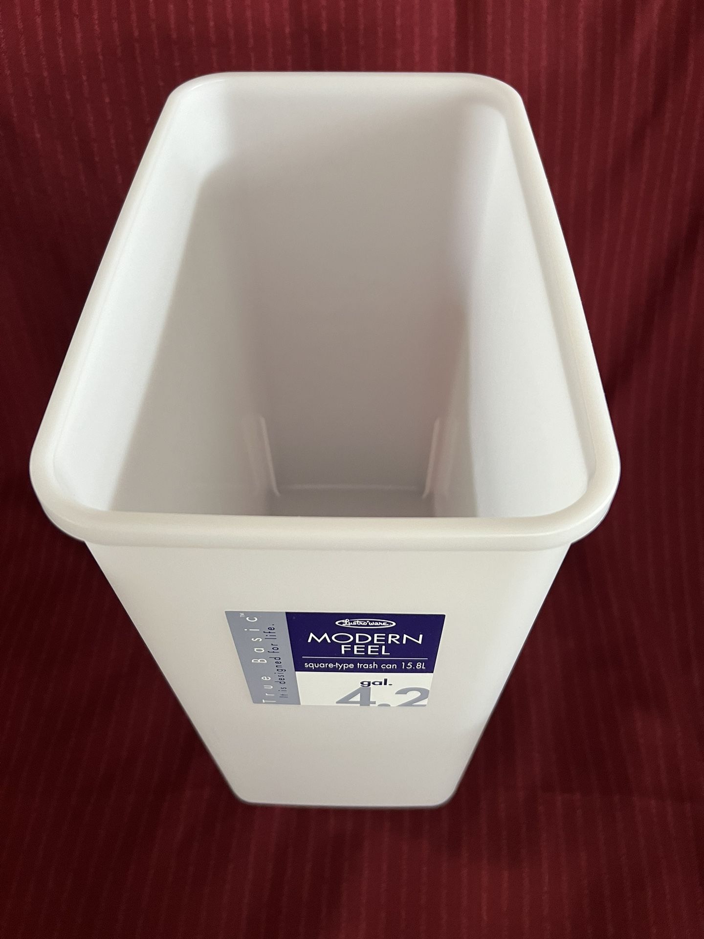 Lustroware White Modern Feel 4.2 Gallon Trash Can